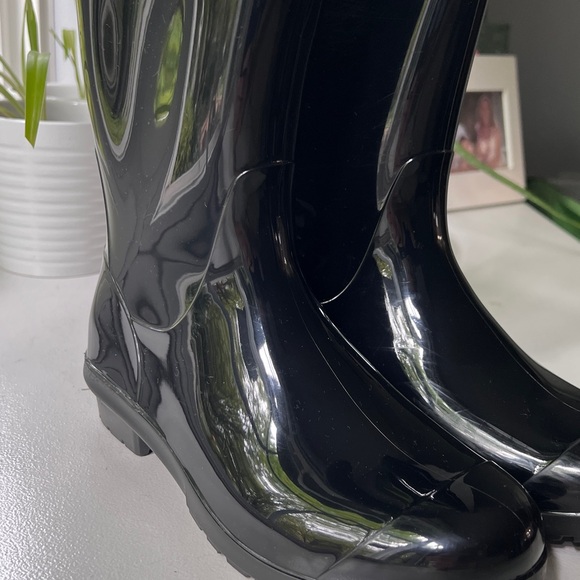 UGG Girls Sienna Black Mid Calf Rain Boot; Excellent condition - Picture 9 of 14